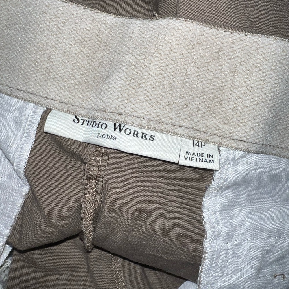 StudioWorks Capris - Picture 2 of 4